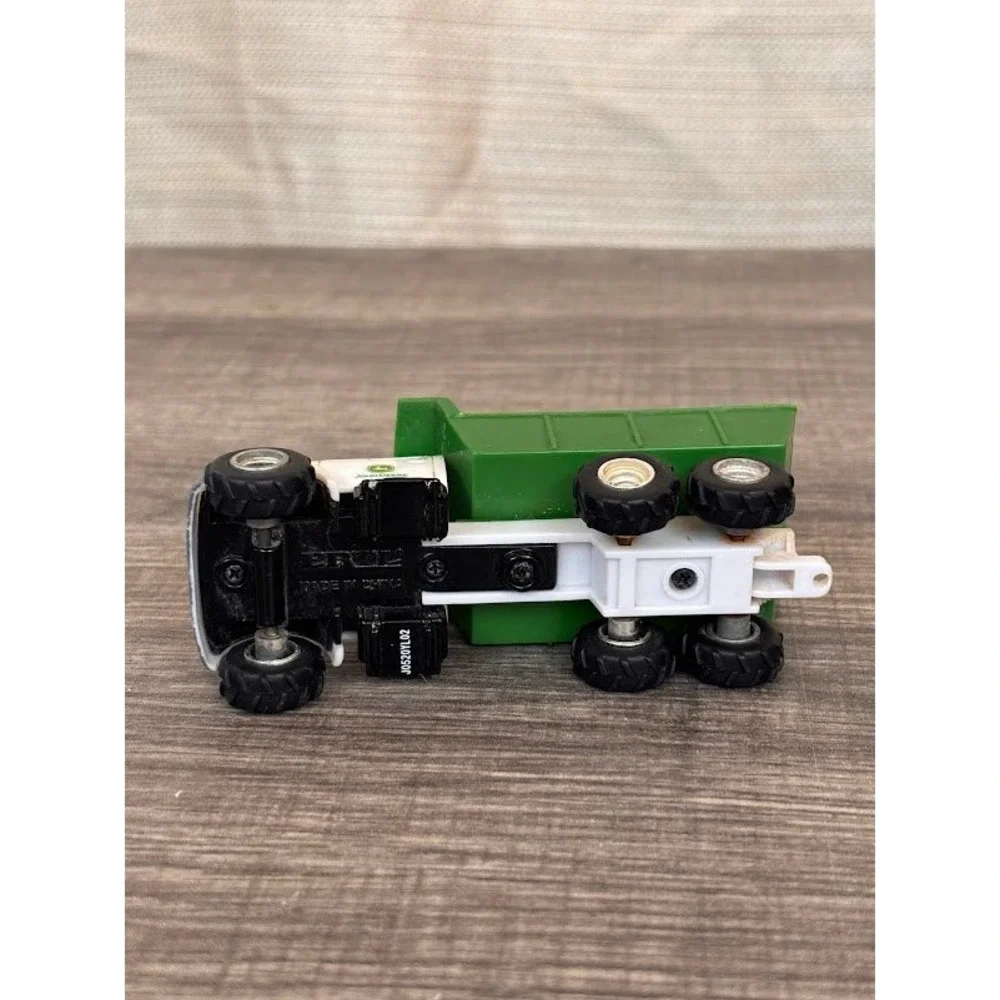 John Deere‎ Ertl White Green Diecast Dump Truck 1/64 Scale Toy J0520YL02